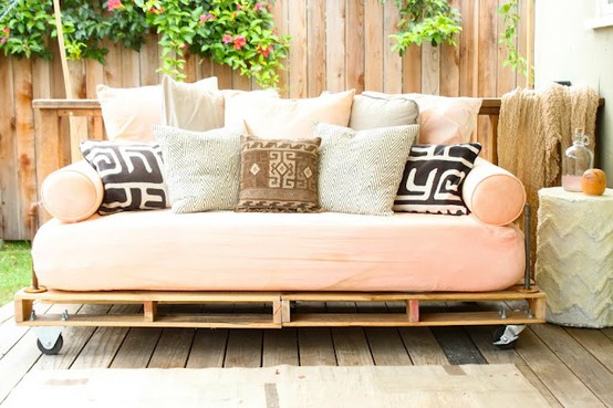 decocrush_today_i_love_les_canapes_avec_des_palettes05