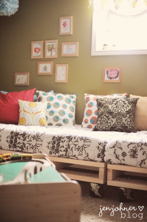 decocrush_today_i_love_les_canapes_avec_des_palettes14
