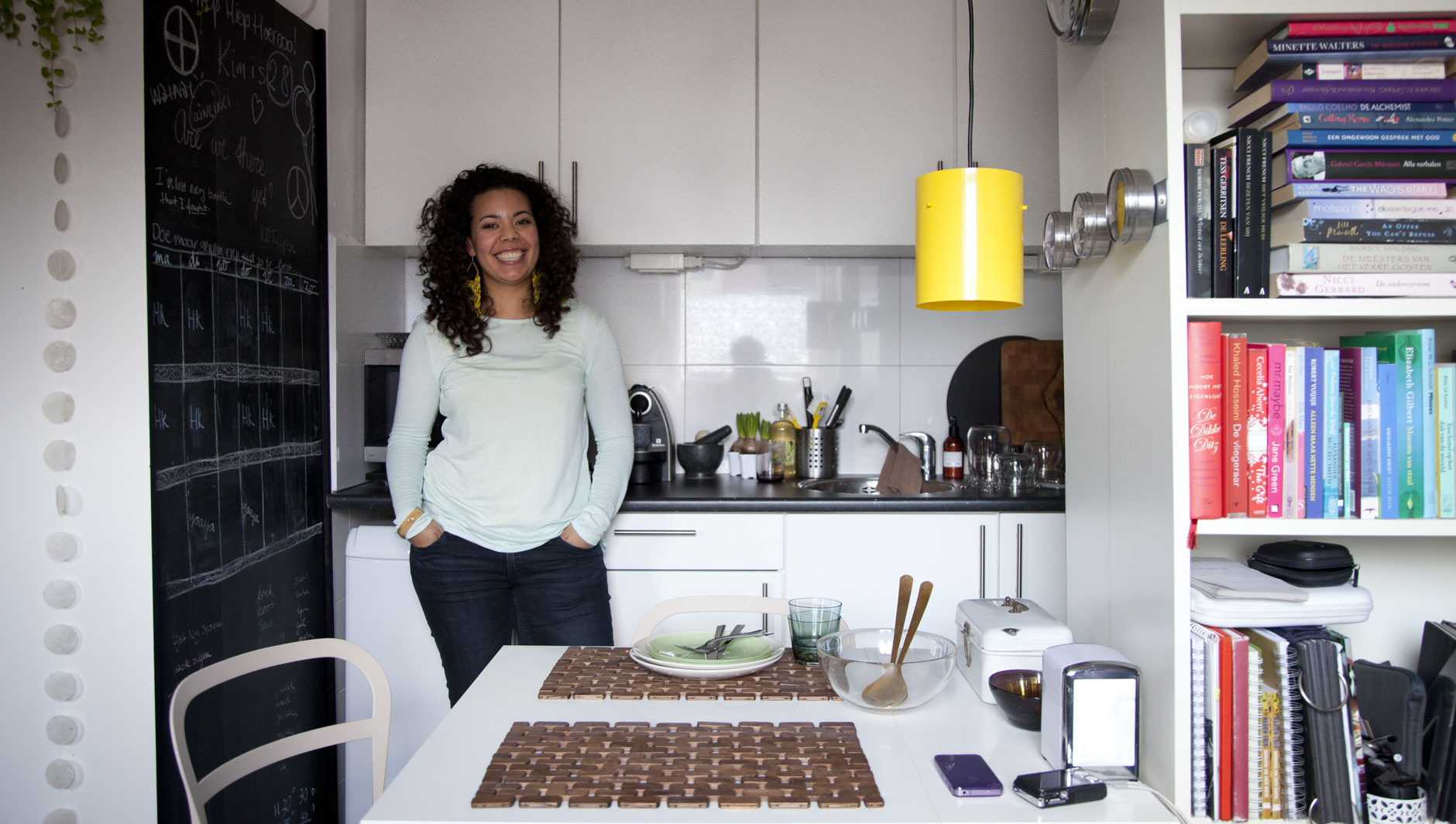 Un joli studio organisé pour vivre et travailler decocrush
