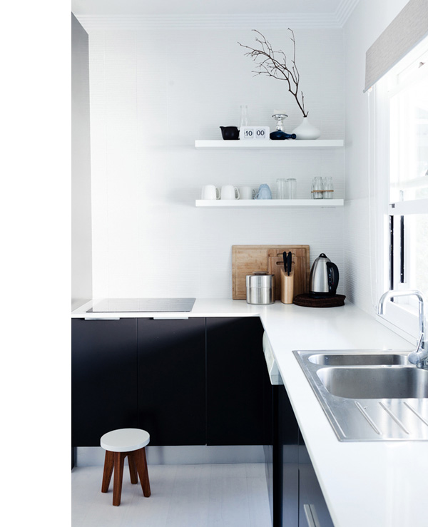 Une jolie visite déco en noir et blanc très scandi chic | www.decocrush.fr