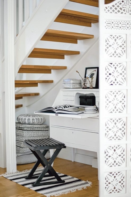 mini_bureau_sous_escalier01