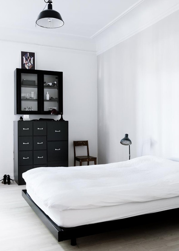 Chez...Yvonne Koné, simplicité en noir et blanc | www.decocrush.fr