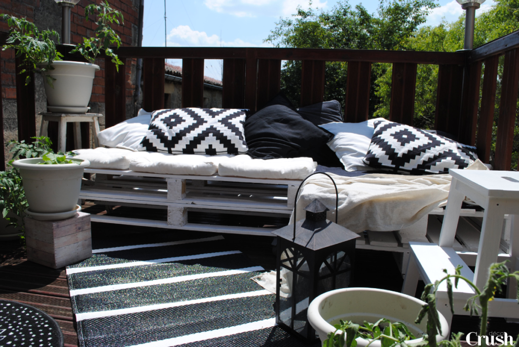 Décoration extérieure : Bienvenue sur ma petite terrasse d'été ! www.decocrush.fr - @decocrush