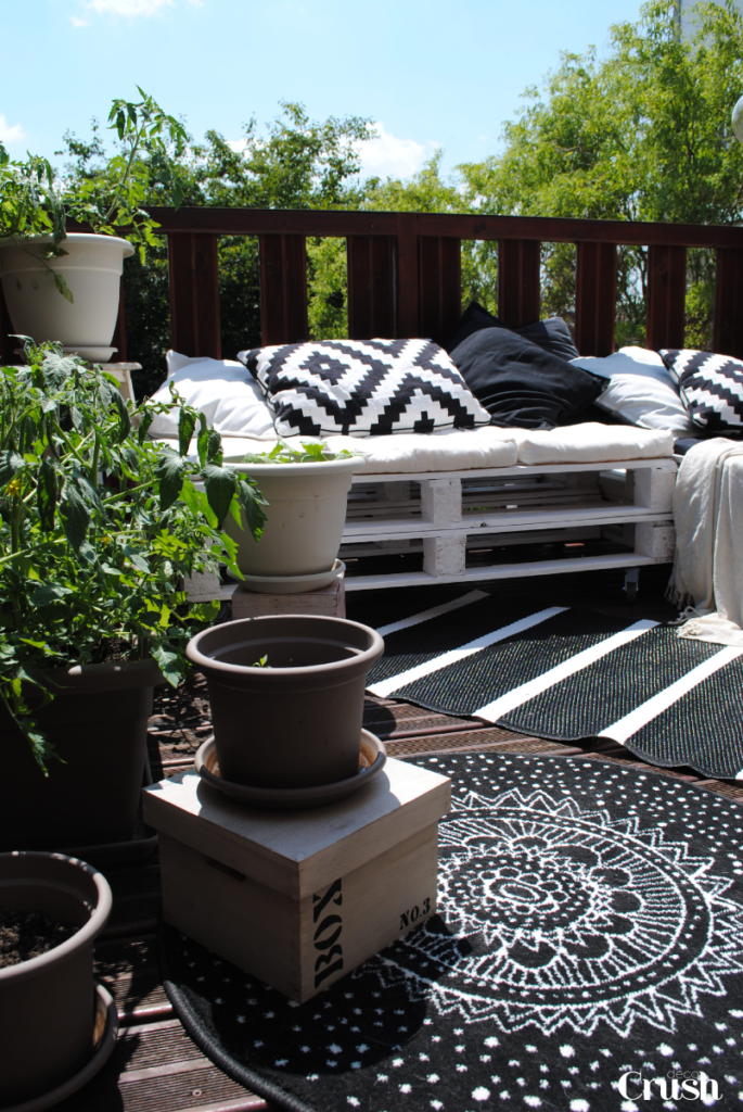 Décoration extérieure : Bienvenue sur ma petite terrasse d'été ! www.decocrush.fr - @decocrush