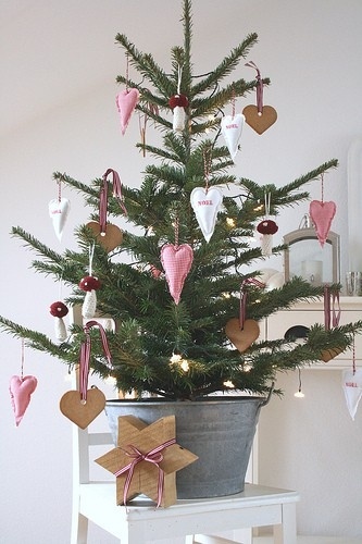 25 sapins de Noël joliment décorés pour s'inspirer ! www.decocrush.fr