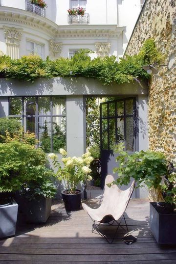 Comment se créer une belle terrasse à l'ombre cet été ? | www.decocrush.fr - @decocrush
