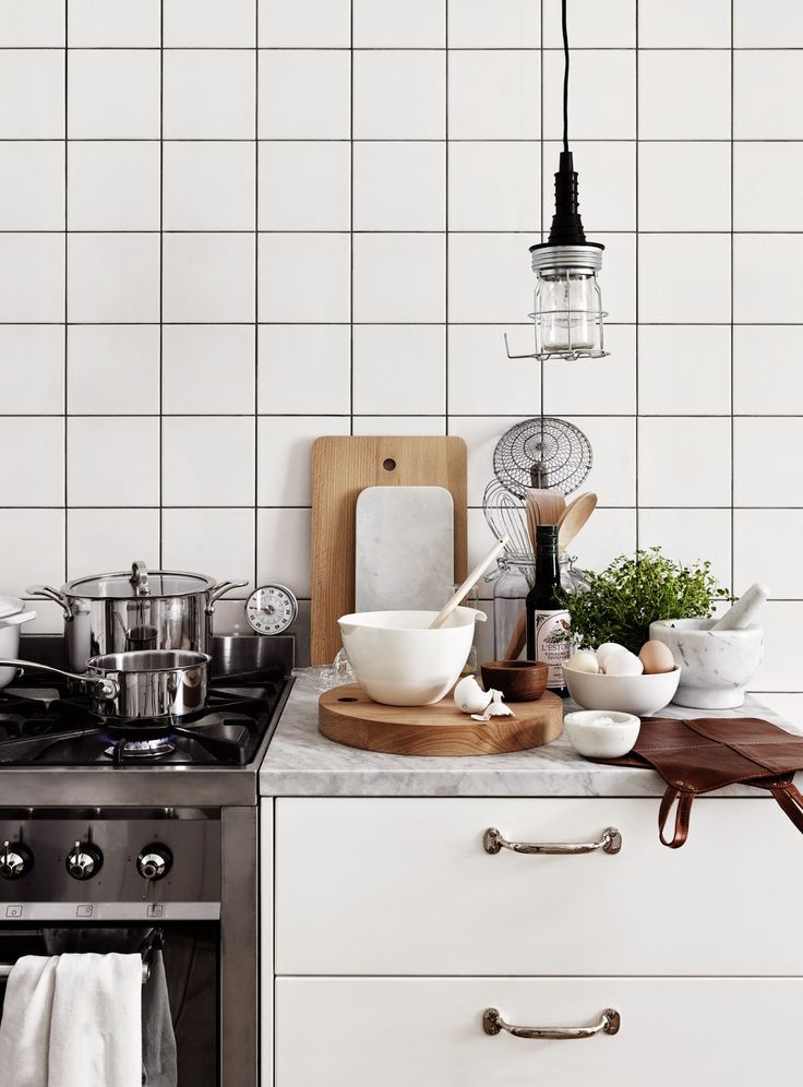 Pour ou contre ? Les suspensions dans la cuisine...Des alternatives tout aussi jolies ! @decocrush - www.decocrush.fr