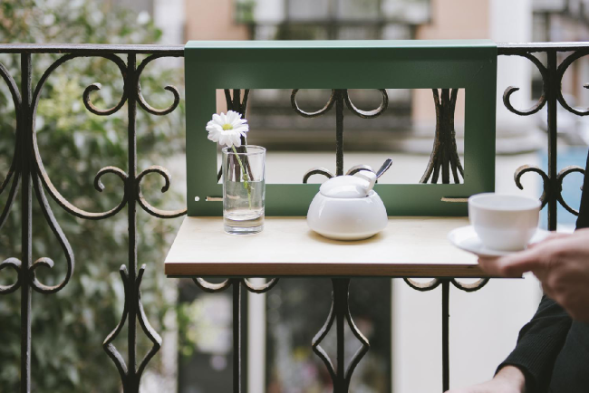 Crush | Manuela, la mini table colorée pour balcons ensoleillés !
